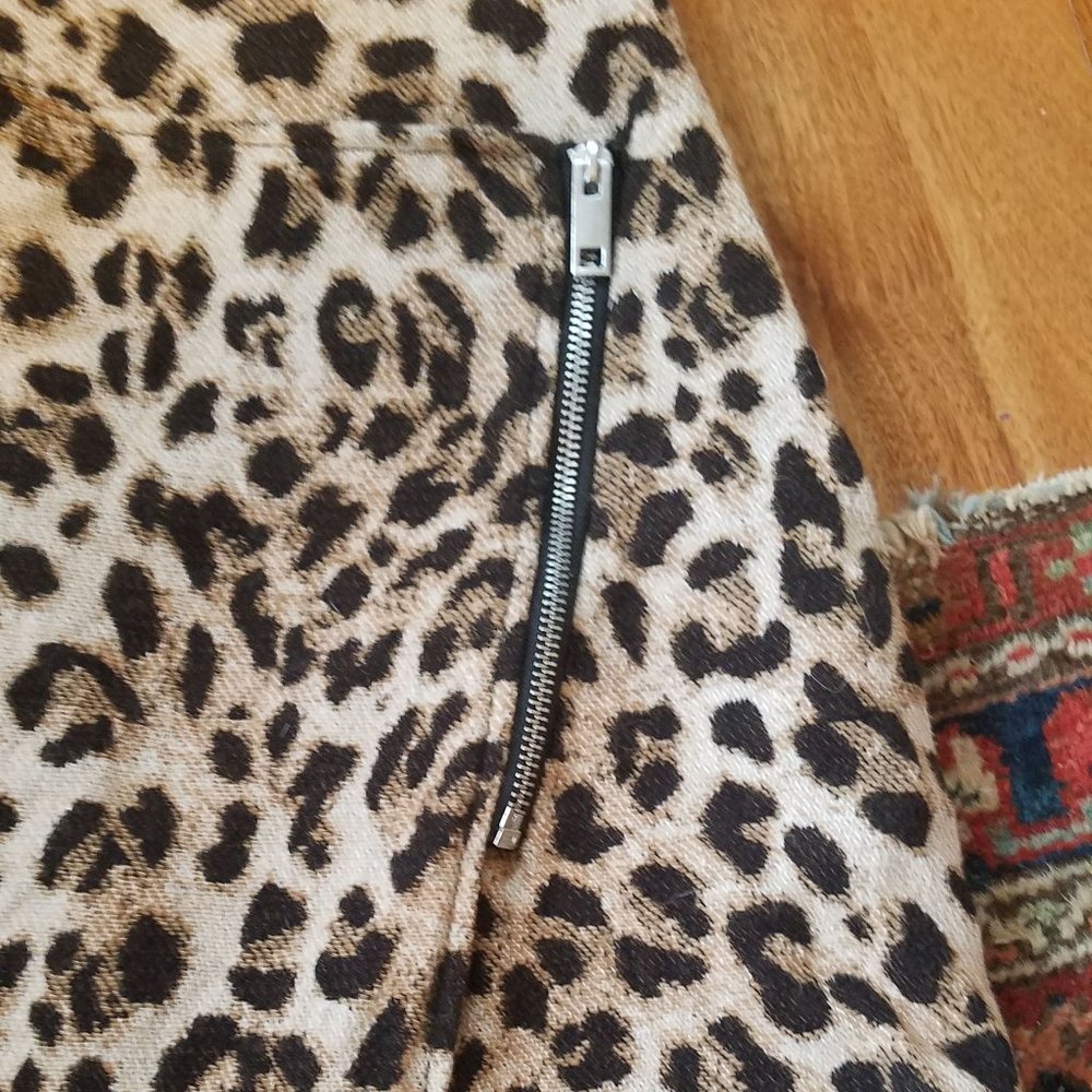 Leopard print asymmetrical zipper mini skirt